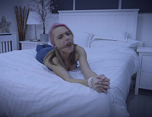 Alt_UK4_Chloe_2